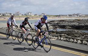 Tour de Môn riders in Trearddur Bay